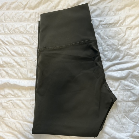 Authentic Lululemon CROP leggings - Picture 2 of 3